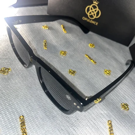 Élan Noir Sunglasses – Black Classic Frame
